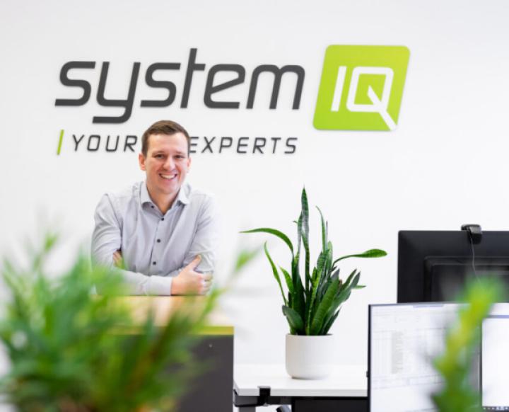 systemIQ GmbH. Paul Hiebler